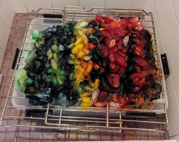 Ice dye color arrangement